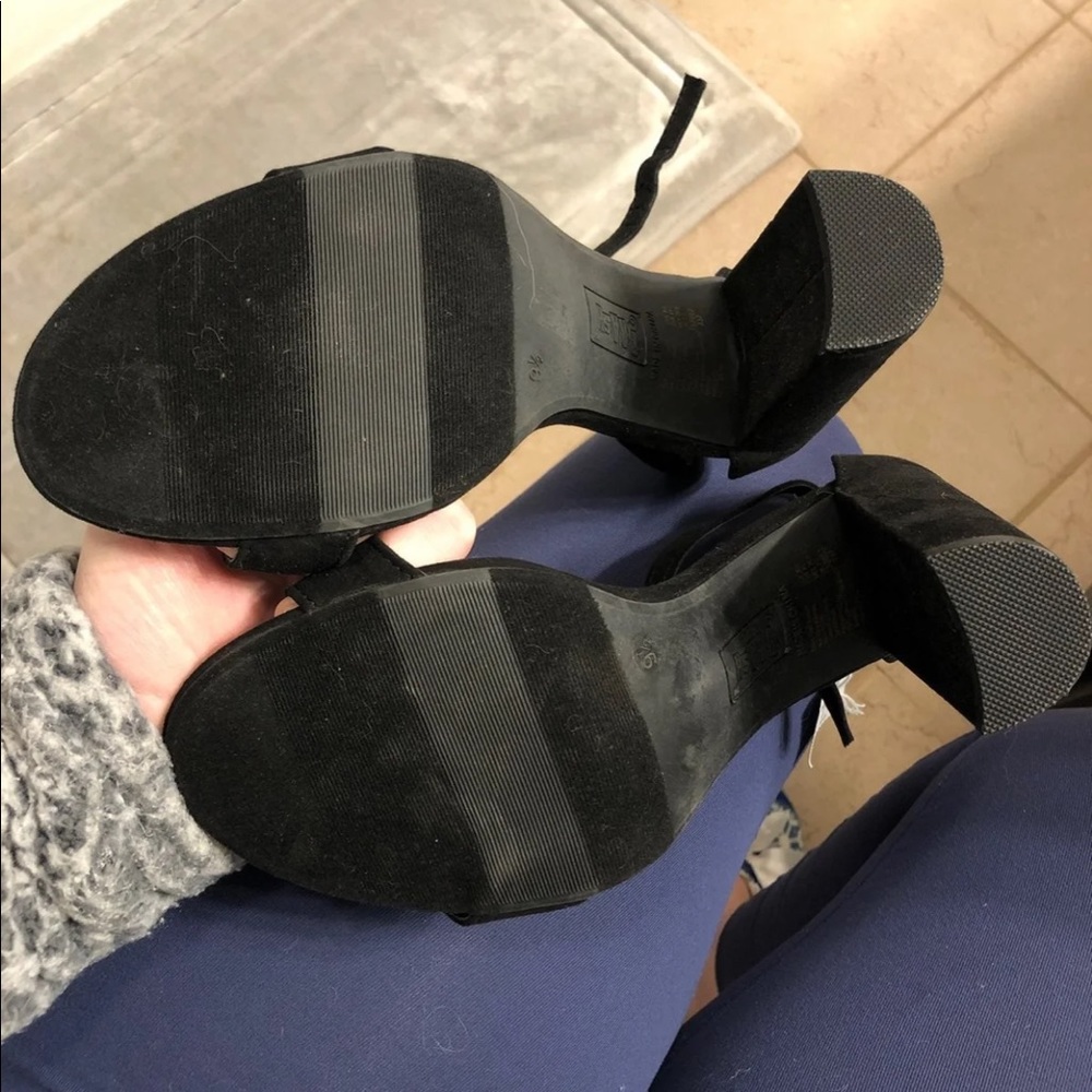 Black strappy heels - Picture 3 of 4